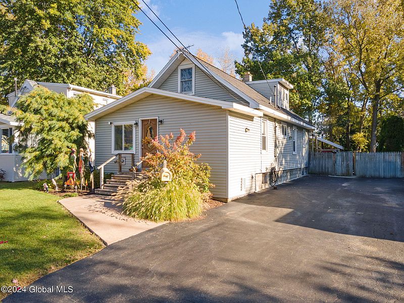 3rd image of 21 Lockrow Boulevard
