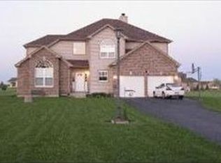 8312 Squirrel Dr, Spring Grove, IL 60081