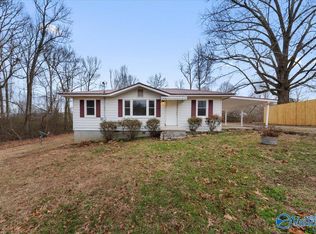 169 Seagroves Rd, Laceys Spring, AL 35754