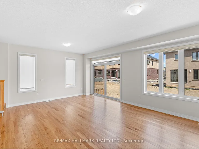 16 Crossmore Cres — Photo 7