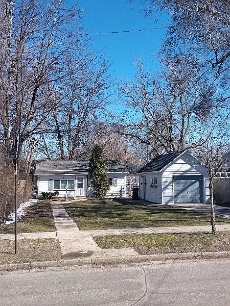 403 E Fisher St photo 1