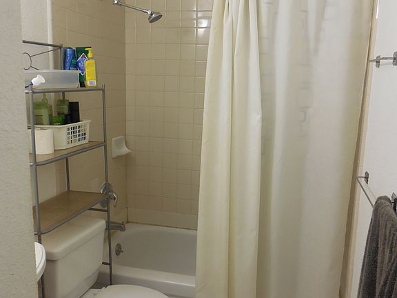 4th image of 2134 Luz Ave