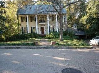 135 Woodland Cir, Jackson, MS 39216