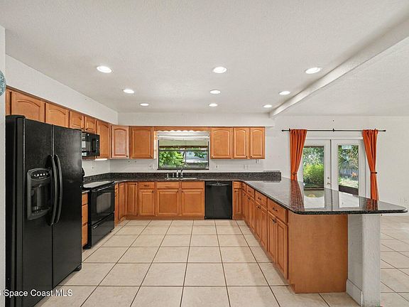 3rd image of 4585 Annette Ct