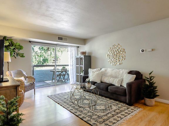 4th image of 309 Tradewinds Dr APT 14