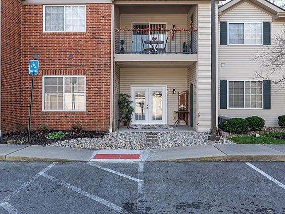 4th image of 216 Shelbourne Forest Way