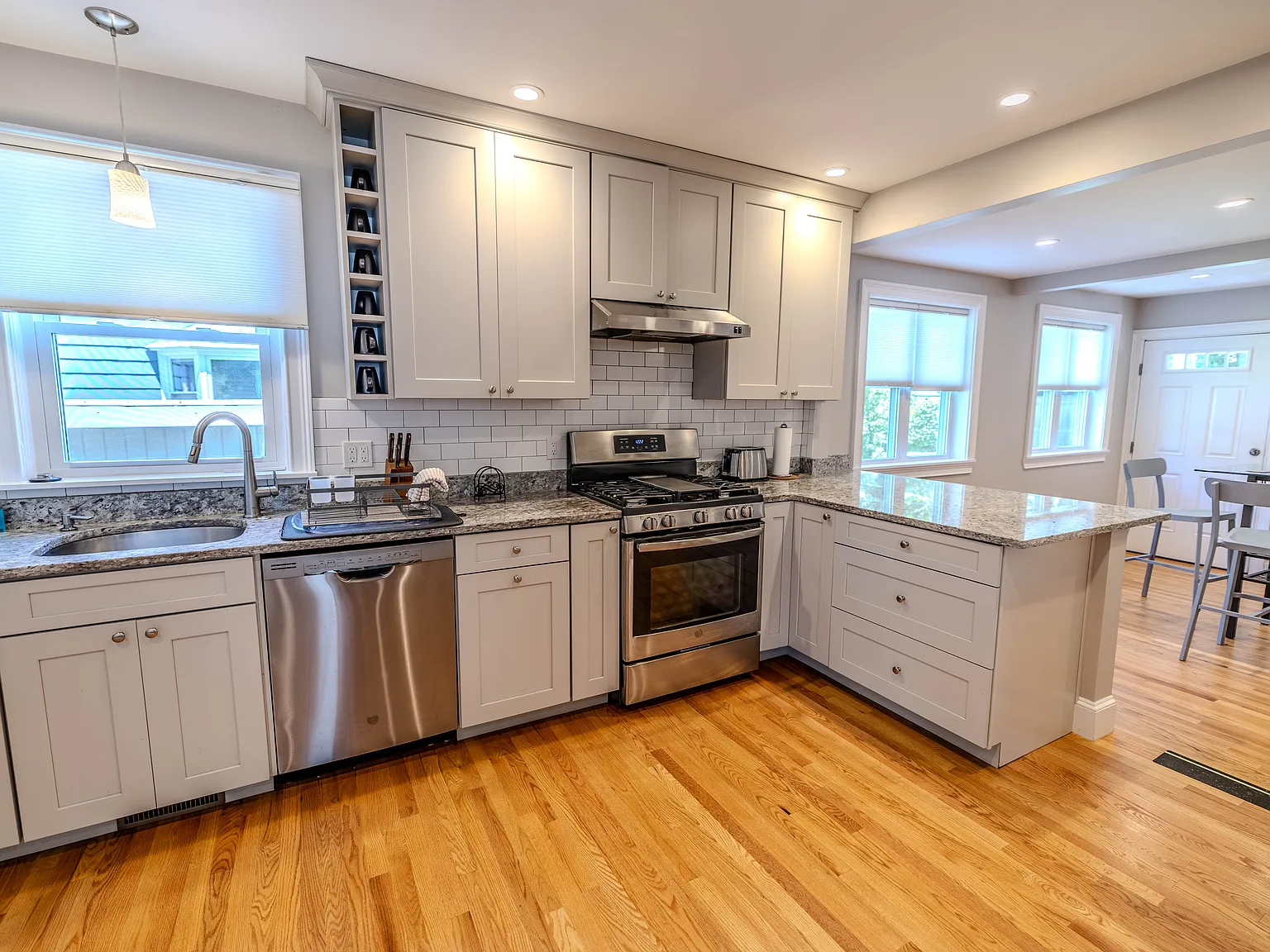 1 bed, 1000 sqft, $3,000 — Photo 2