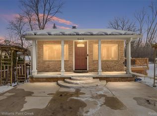 5615 Loveland St, West Bloomfield, MI 48322