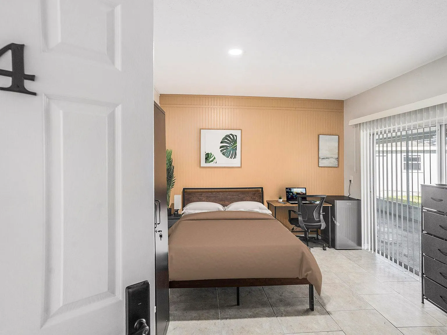 4 bed, 2.0 bath, 2264 sqft, $866 — Photo 1