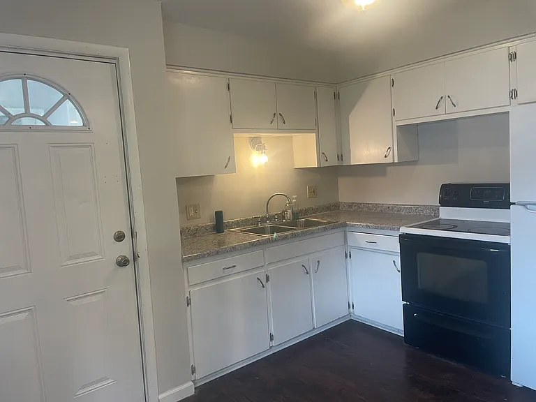 493 Zahn Dr #1 — Photo 8