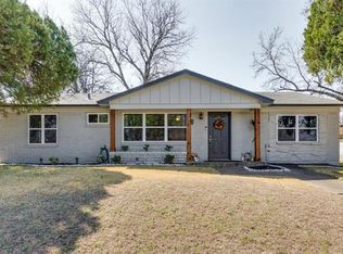 429 W Phillips Ct, Grand Prairie, TX 75051