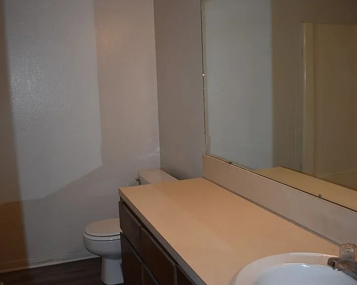 221 W Robin Ln — Photo 14