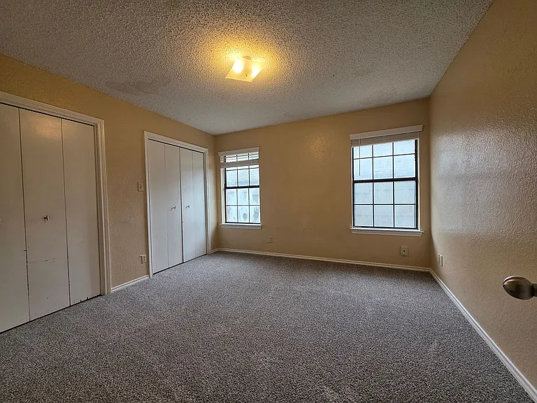 4724 Berridge Ln — Photo 8