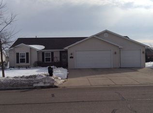 537 Coonen Dr, Combined Locks, WI 54113