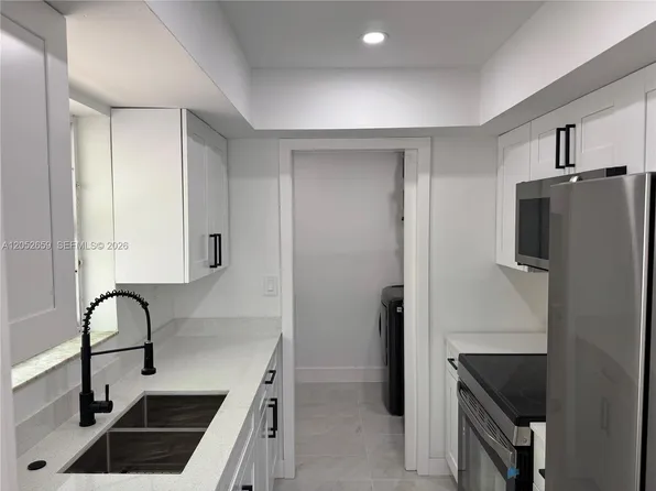 890 SW 28th St #1, Fort Lauderdale, FL 33315