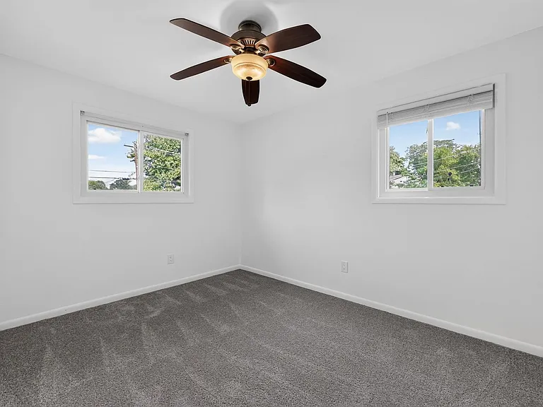 1700 Jarvis Ave — Photo 16