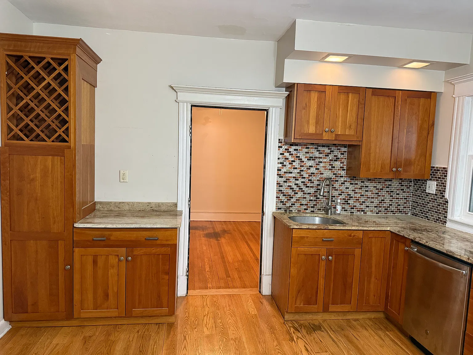2 bed, 1400 sqft, $1,950 — Photo 2