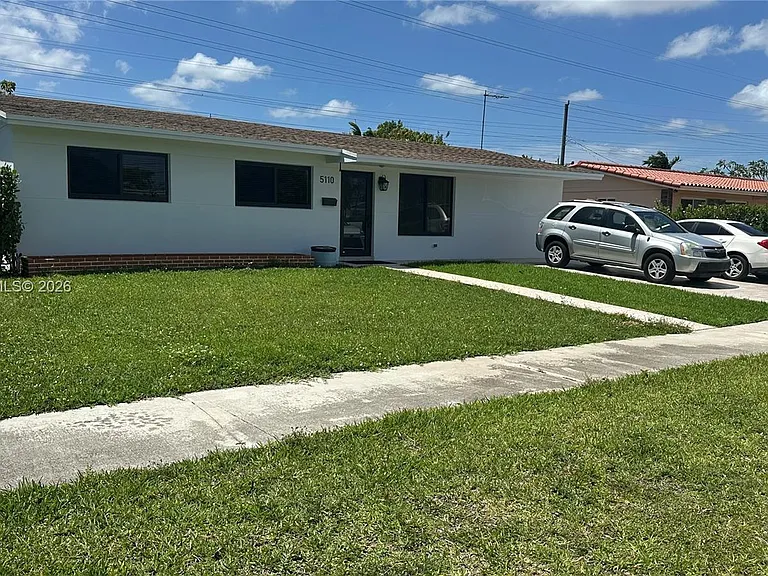 5110 SW 106th Ave — Photo 2
