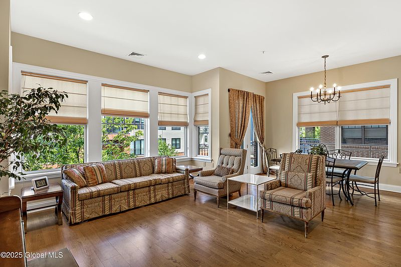 4th image of 30 Whistler Court UNIT 125