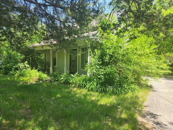 24745 Karr Rd, Belleville, MI 48111