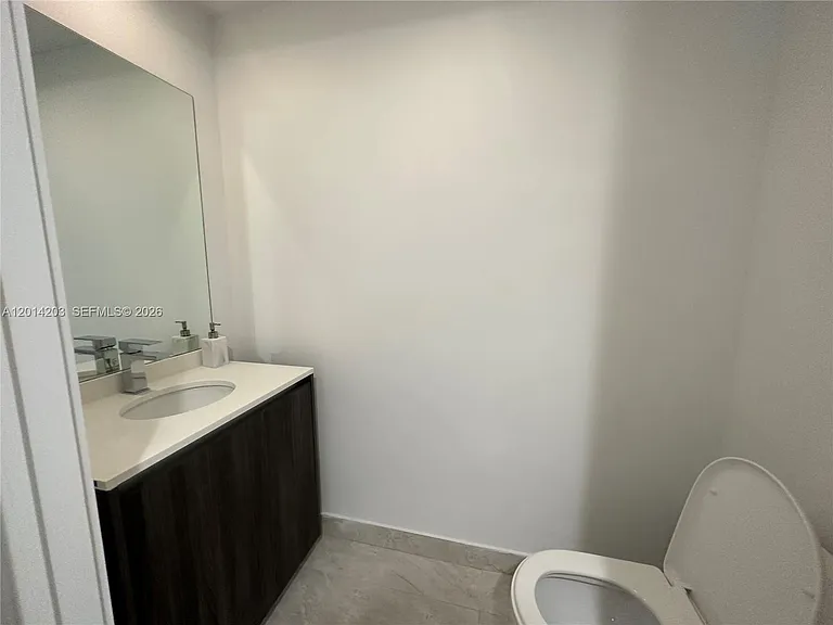 488 NE 18th St #2502 — Photo 9