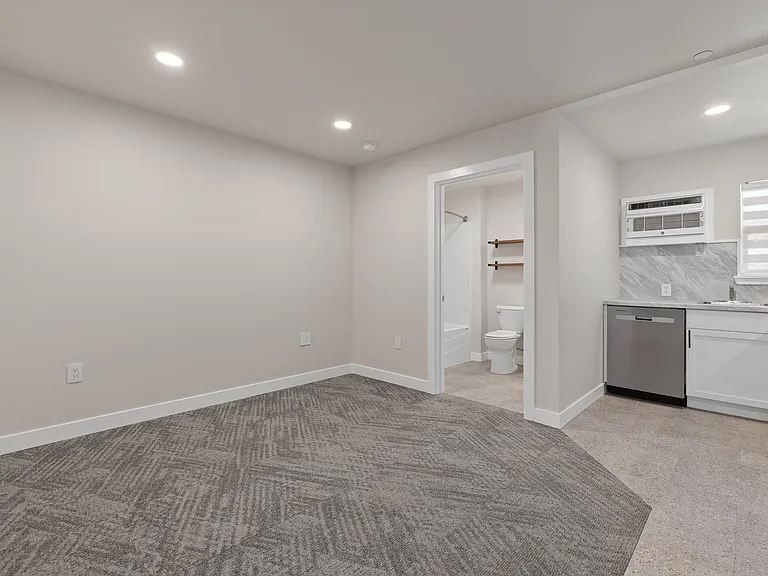 Ponderosa Apartments — Photo 17