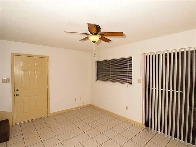 2 bed, 1.5 bath, 1000 sqft, $1,100 — Photo 2