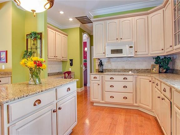 4th image of 510 Crescent Hills Dr