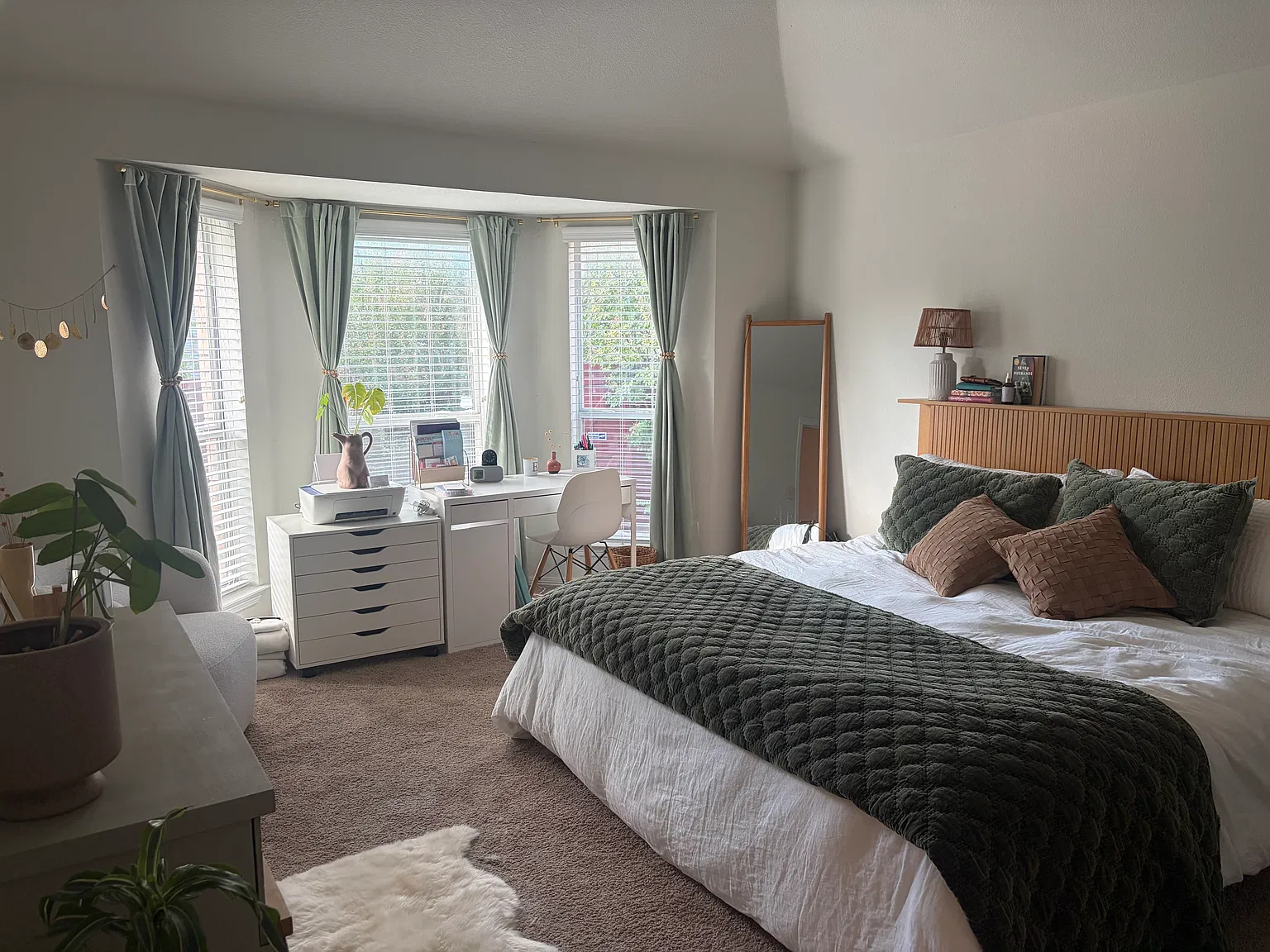 3 bed, 1565 sqft, $2,422 — Photo 4