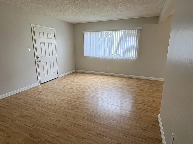 909 Georgia St #1 — Photo 11