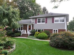 1101 Maple Ct, Mountainside, NJ 07092