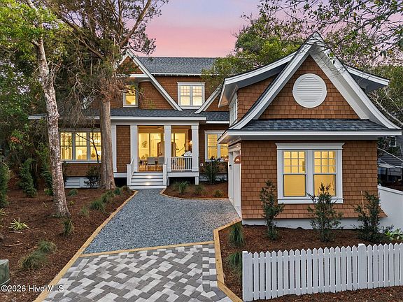 3rd image of 621 Chicamacomico Way