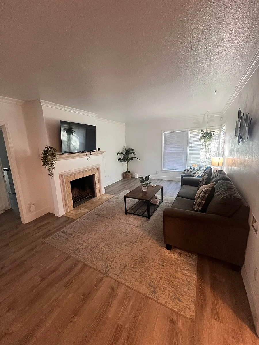 Building Photo - 812 E McKinley Ave #812