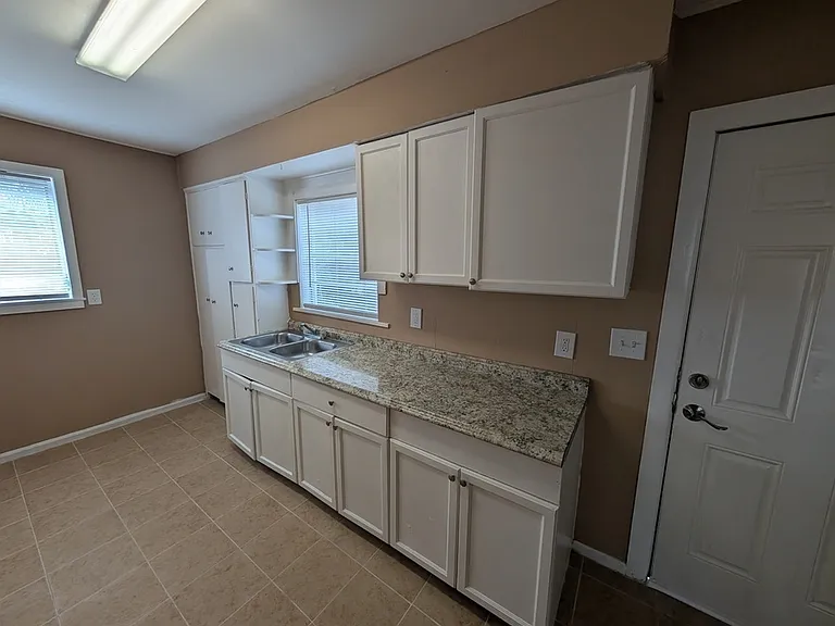 407 Engman St #C — Photo 4