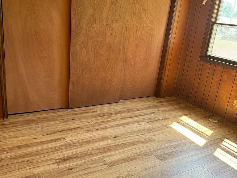 1009 W Broadway St — Photo 4