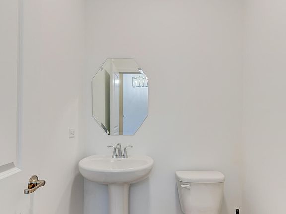 4th image of 8362 Kannon Dr