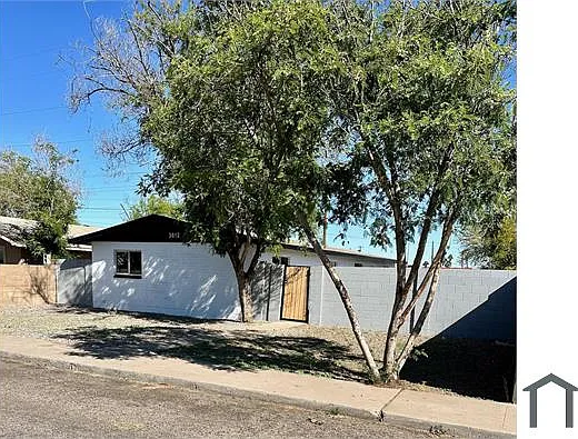 3612 W Hadley St — Photo 1