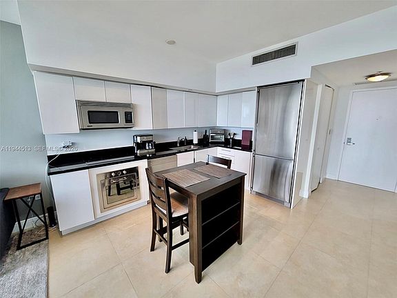 3rd image of 92 SW 3rd St APT 1808