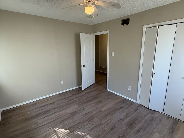 4871 Bedford Dr — Photo 8