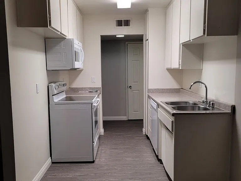 073 - Canyon Crest Hills Apartments — Photo 28