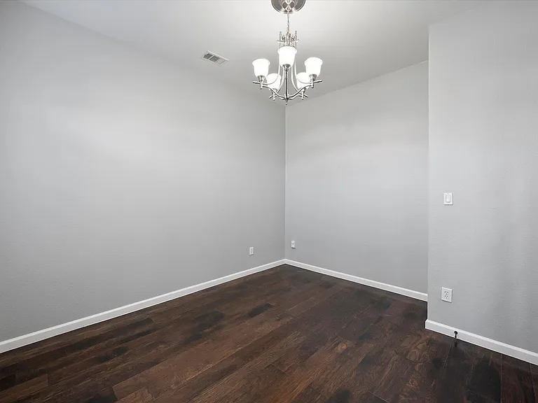 2204 Windcastle Dr — Photo 11