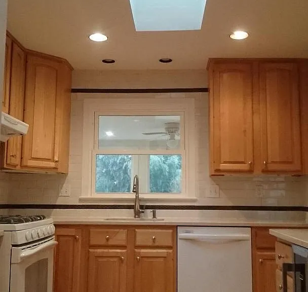 1415 Mayflower Dr — Photo 5