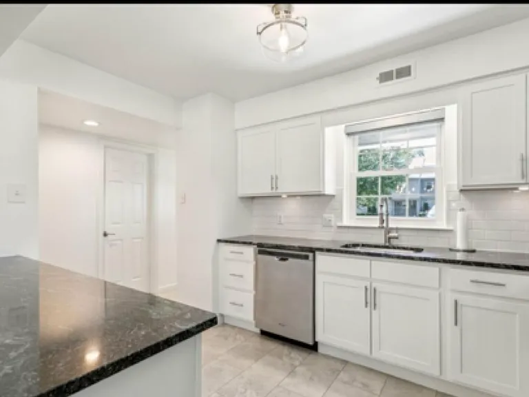 11 Harbor Dr — Photo 4