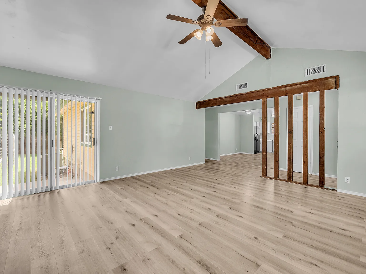 3 bed, 2.0 bath, 1542 sqft, $2,000 — Photo 4