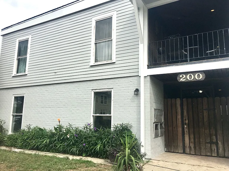 200 N. Olympia St — Photo 1