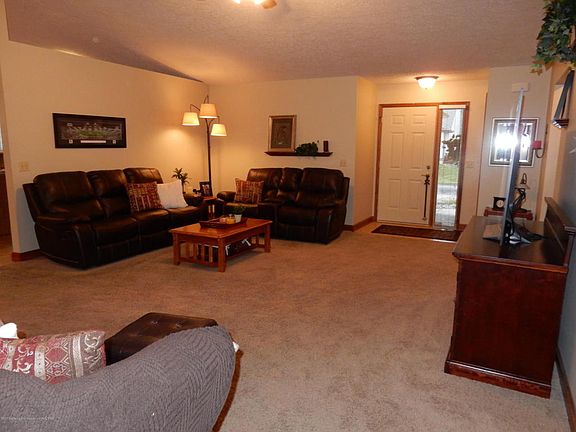 4th image of 320 Winding River Dr