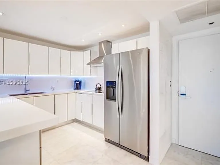 2301 Collins Avenue Cu #439 — Photo 14