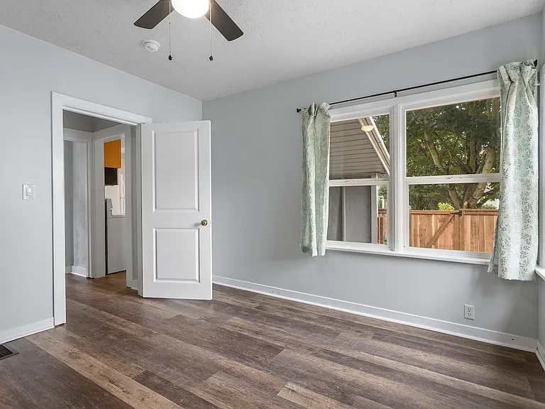 927 N Watts St — Photo 19