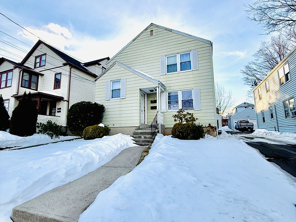 1st image of 17 Crescent St #17