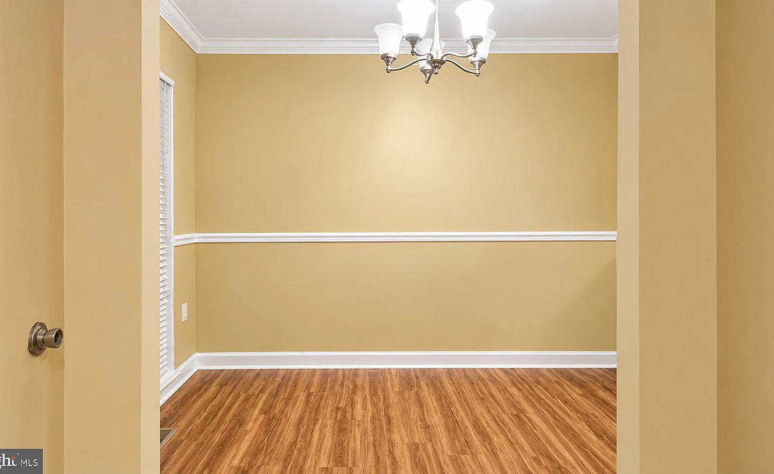 3 bed, 3.5 bath, 2049 sqft, $2,800 — Photo 3